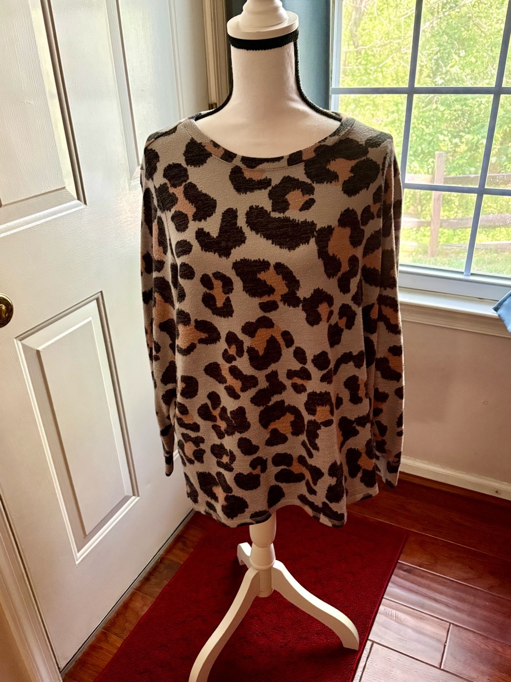 Jessica Simpson Gray & Black Leopard Knit Top